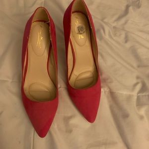 Used pointed toe heel